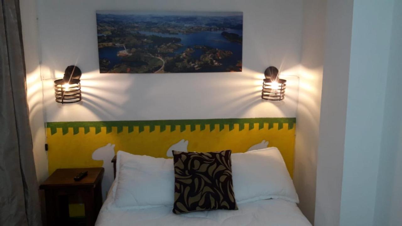 Hostel-Affordable Rooms With Private Bathroom San Juan Guatapé Buitenkant foto